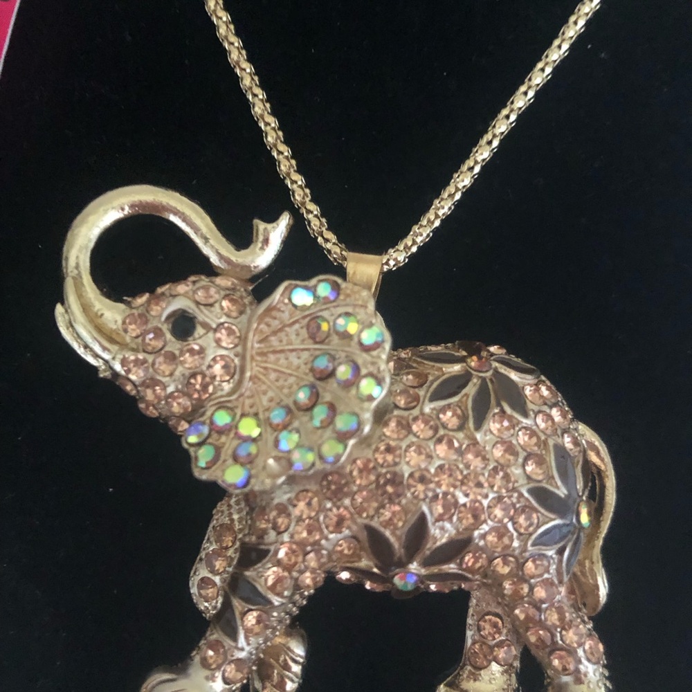 NWT Betsey Johnson Gold Elephant Pendant Necklace with Iridescent Stones - Picture 2 of 6